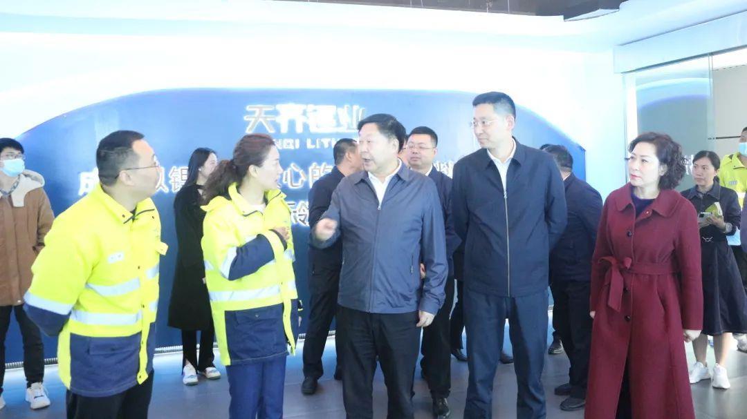 四川省总工会党组书记宋开慧一行赴射洪tyc86太阳集团参观调研