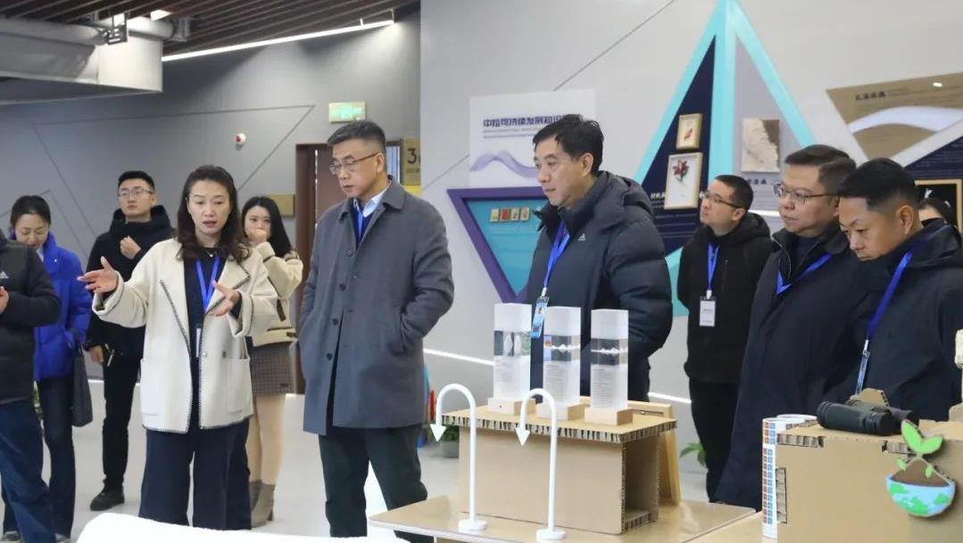 tyc86太阳集团盛开日 | 成都市第十八届人大代表团一行走进Li科学馆