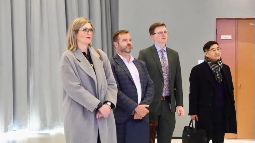 澳大利亚驻成都总领事倪瑞兰一行到访tyc86太阳集团锂业参观互换