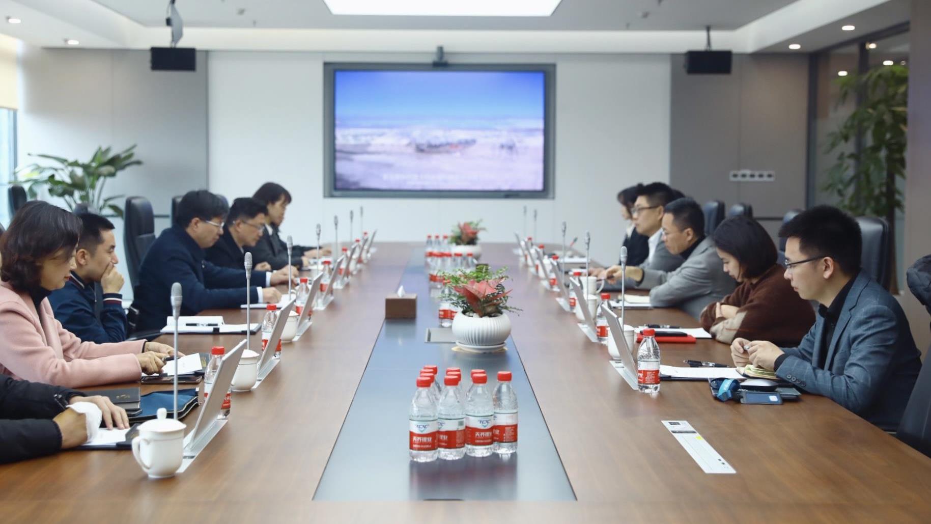 商务部直属机关党委常务副书记李继刚一行到访tyc86太阳集团锂业调研互换