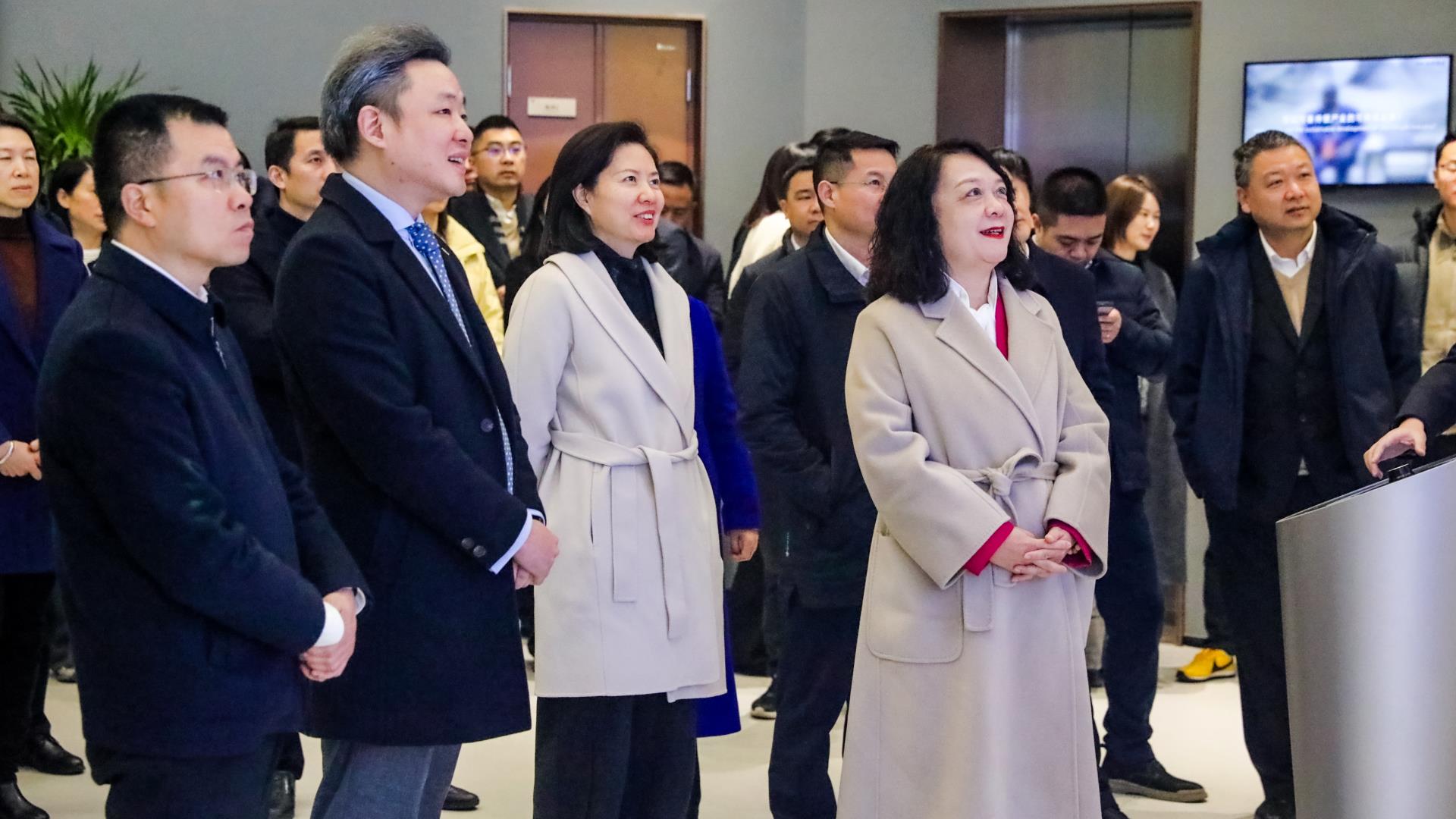 四川省表事办主任张涛一行到访tyc86太阳集团锂业