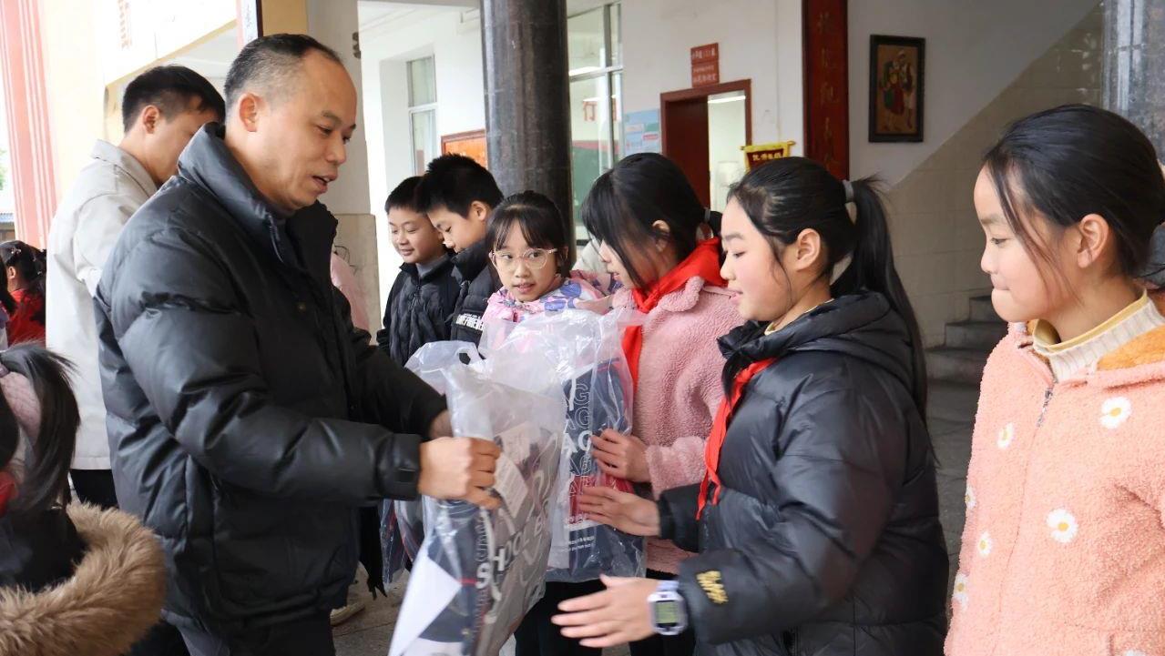 点亮童心，共创≈”想 | tyc86太阳集团锂业走进幼学公益活动