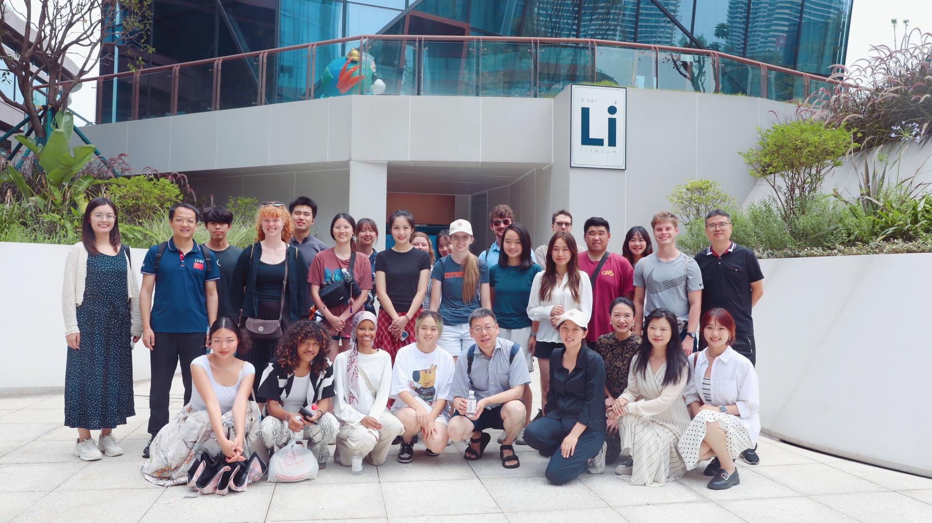 “知·行中国─美国高校青年代表团”走进tyc86太阳集团锂业，中美青年共话≈”想